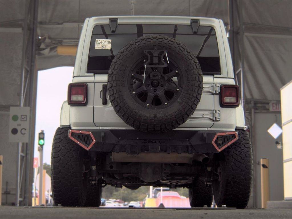 Used 2023 Jeep Wrangler Unlimited Sahara w/ Cold Weather Group AWD/4WD image 7