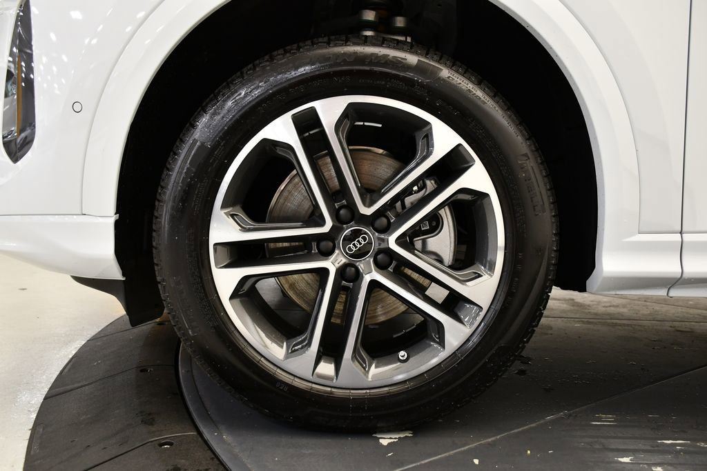 Certified 2025 Audi Q5 2.0T Premium Plus w/ Premium Plus image 13