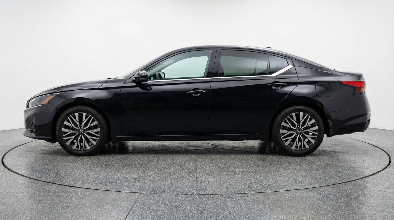 Used 2025 Nissan Altima 2.5 SV image 5