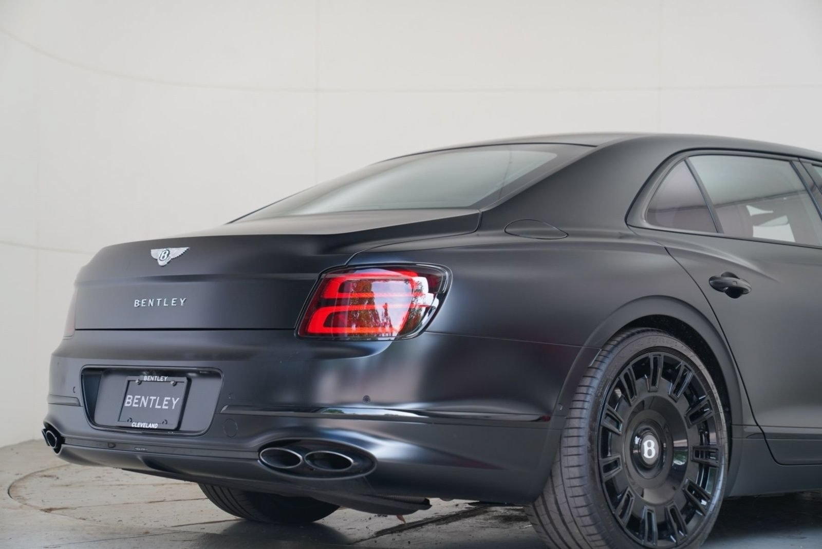 Used 2023 Bentley Flying Spur S V8 AWD/4WD image 34