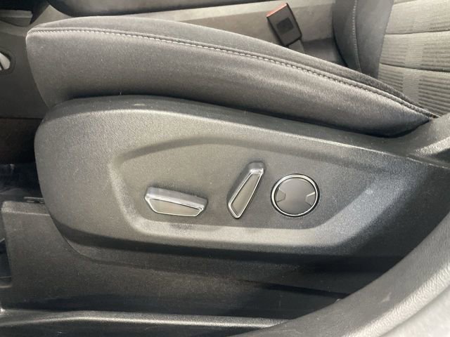 Used 2018 Ford Edge SEL w/ Ford Safe & Smart Package image 12