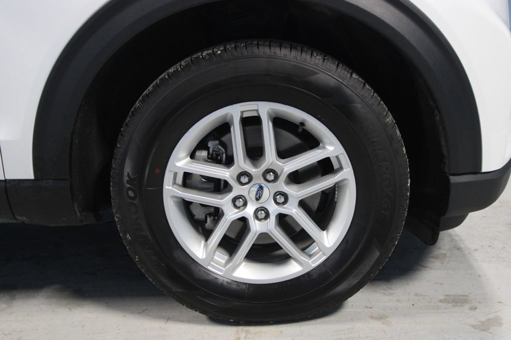 Used 2025 Ford Explorer Active AWD/4WD image 38