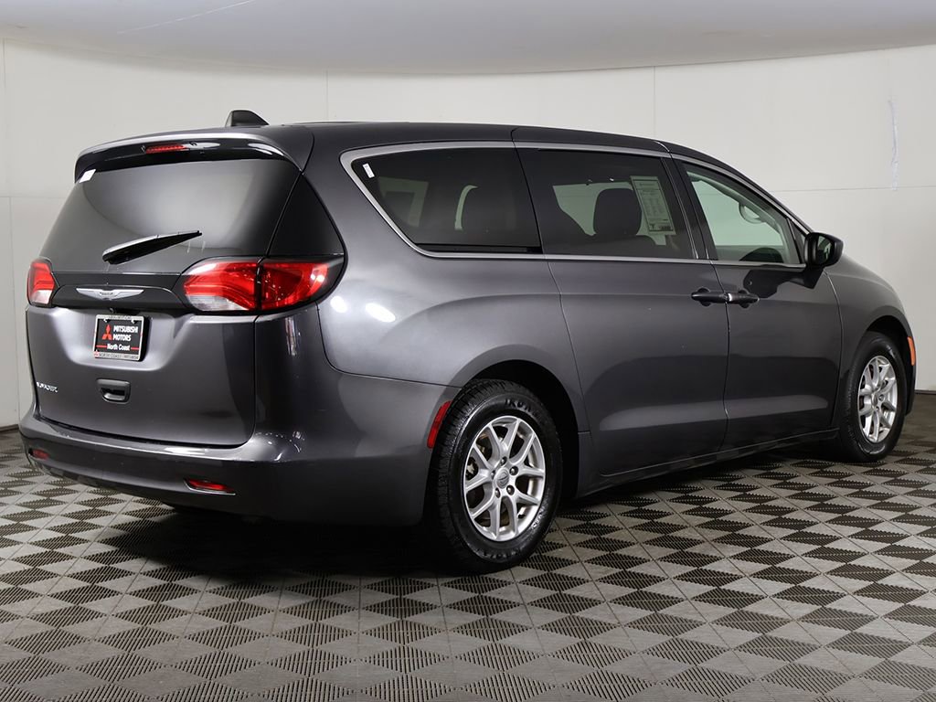 Used 2023 Chrysler Voyager LX FWD image 7