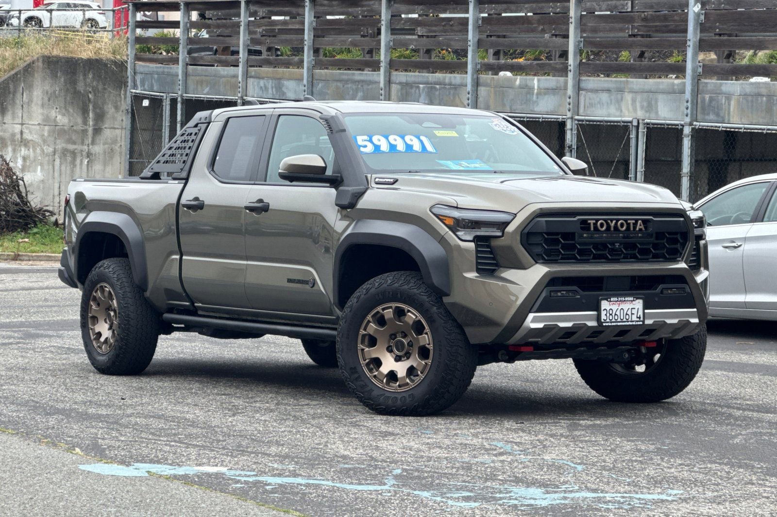 Used 2025 Toyota Tacoma 4x4 Double Cab Hybrid w/ Tow Tech Package image 2