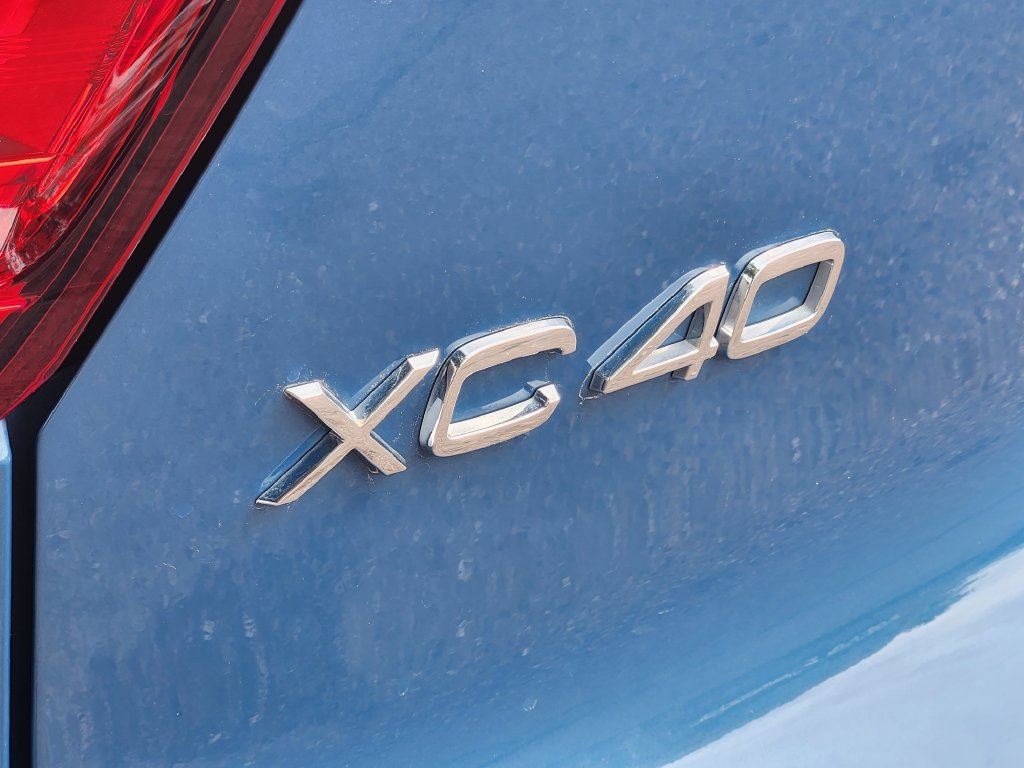 Used 2025 Volvo XC40 B5 Plus AWD/4WD image 31