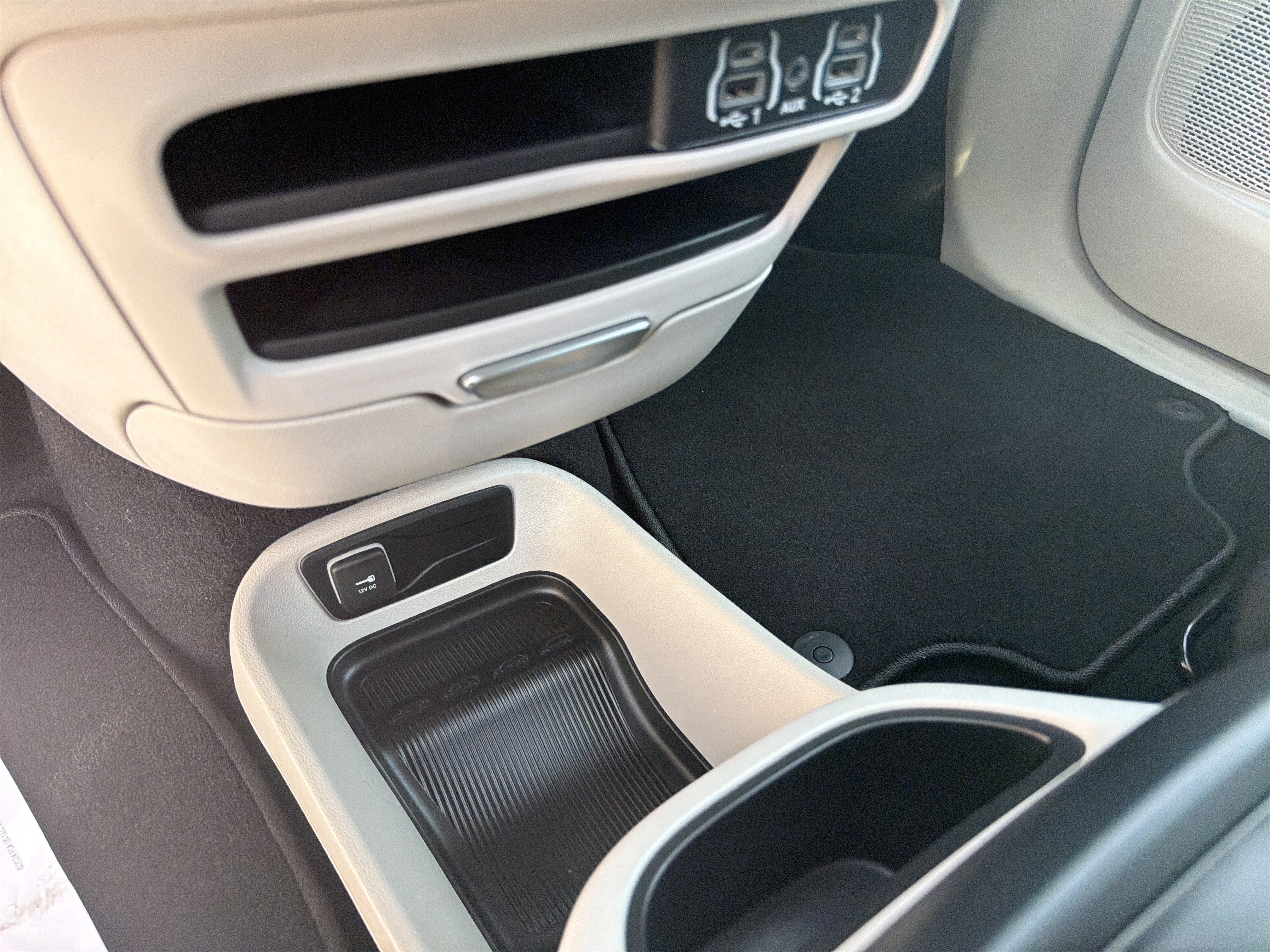 Used 2023 Chrysler Pacifica Touring-L image 19