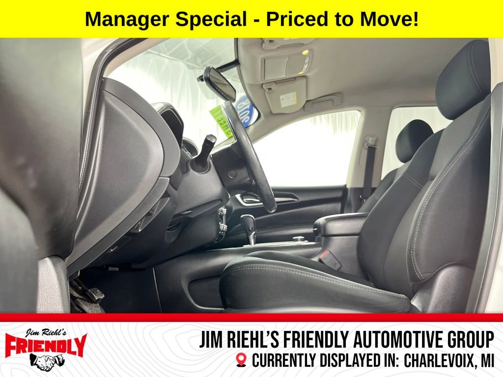 Used 2018 Nissan Pathfinder SV image 9