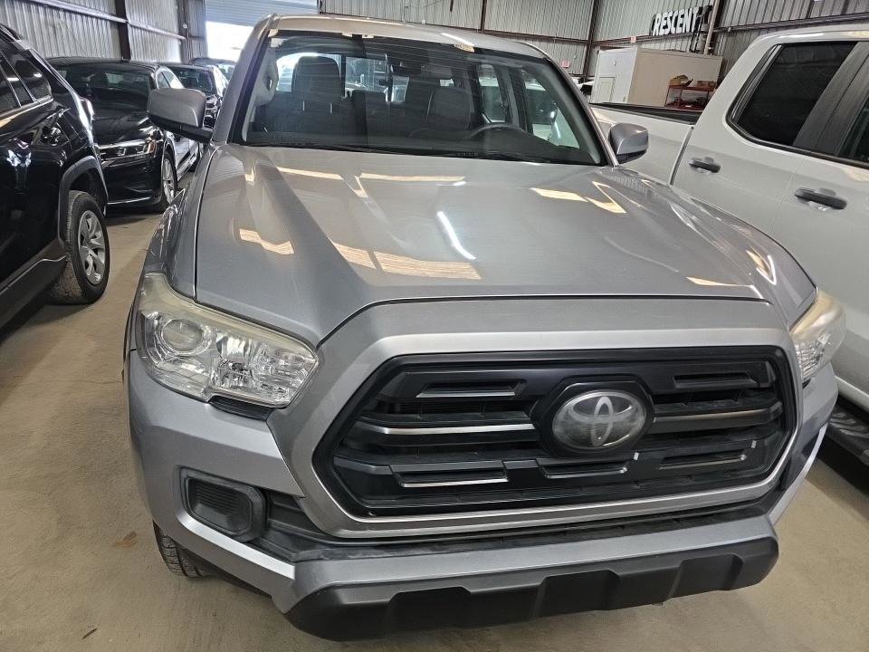Used 2018 Toyota Tacoma SR w/ SR Convenience Package image 2