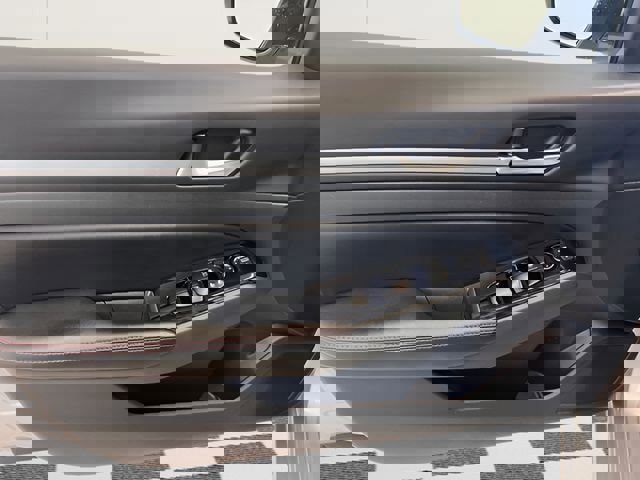 Used 2025 Nissan Altima 2.5 SR FWD image 11