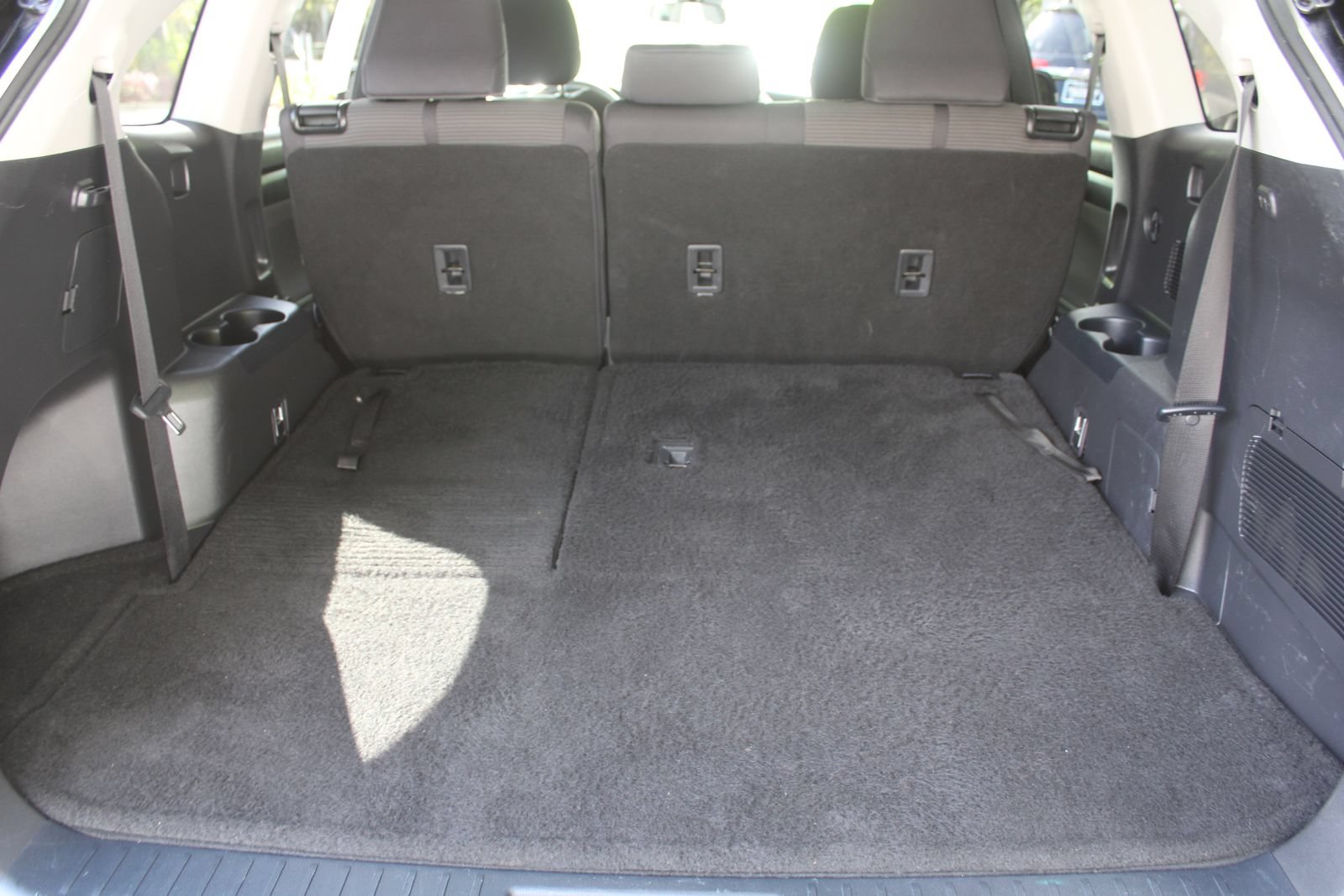 Used 2024 Toyota Highlander LE FWD image 11