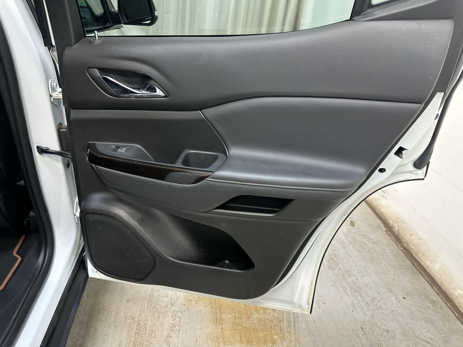 Used 2023 GMC Acadia AT4 w/ Preferred Package AWD/4WD image 32