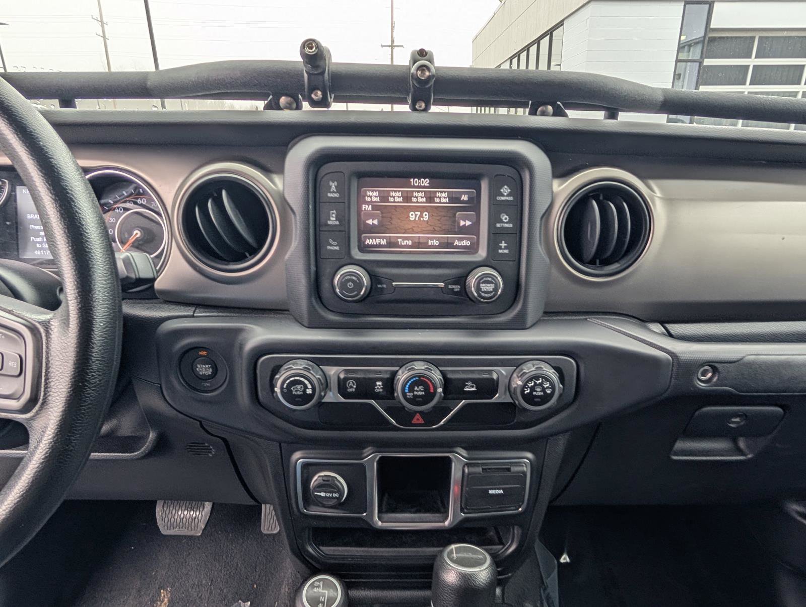 Used 2020 Jeep Gladiator Sport image 16