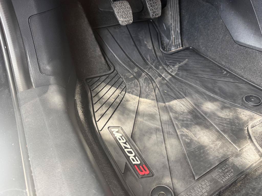 Used 2018 MAZDA MAZDA3 Touring FWD image 29