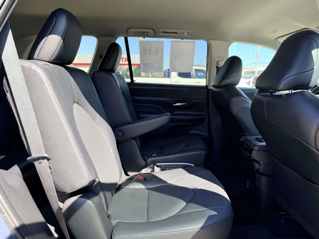 Certified 2025 Toyota Grand Highlander AWD image 15
