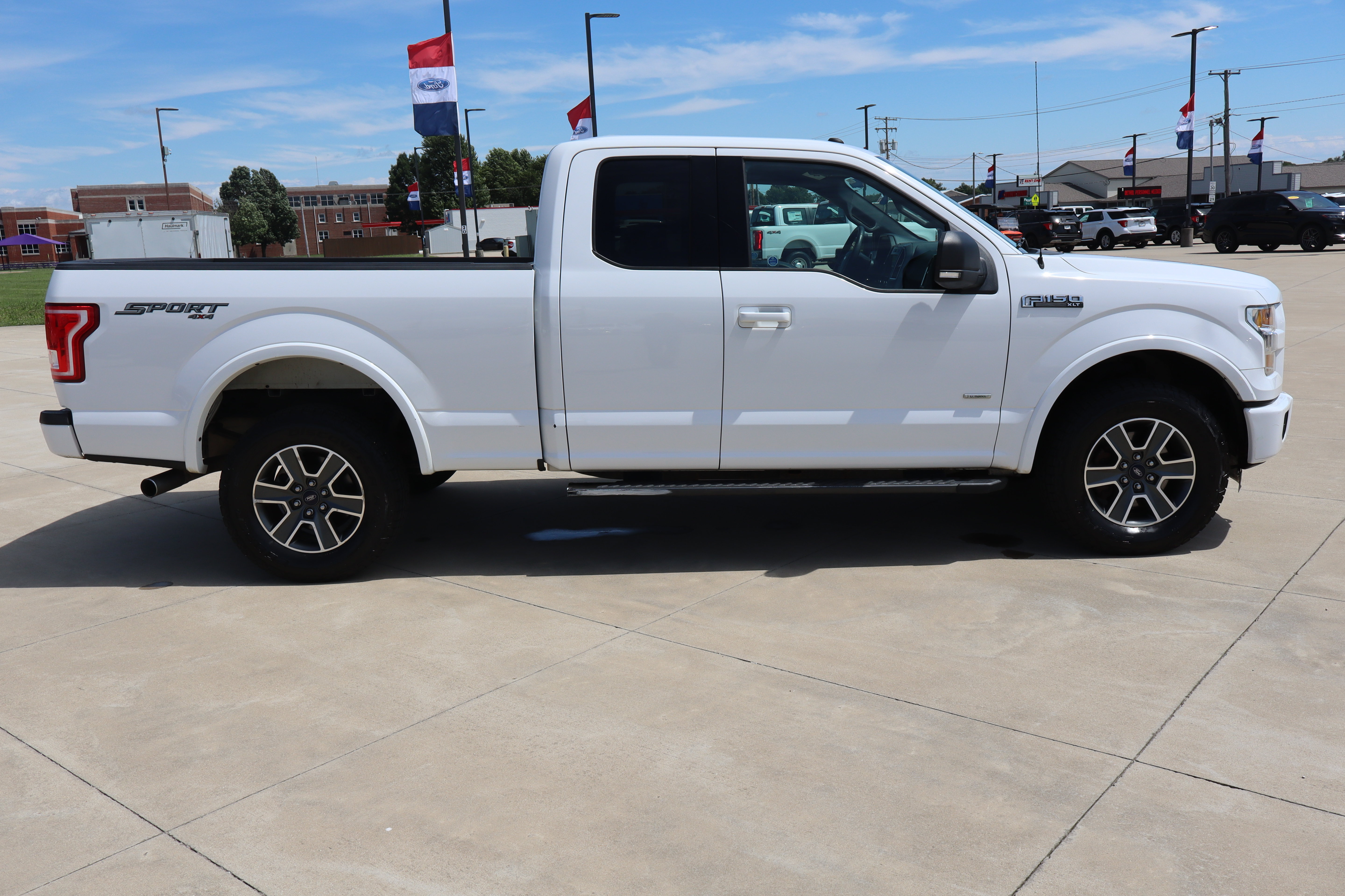 Used 2016 Ford F150 XLT w/ Equipment Group 302A Luxury AWD/4WD image 4