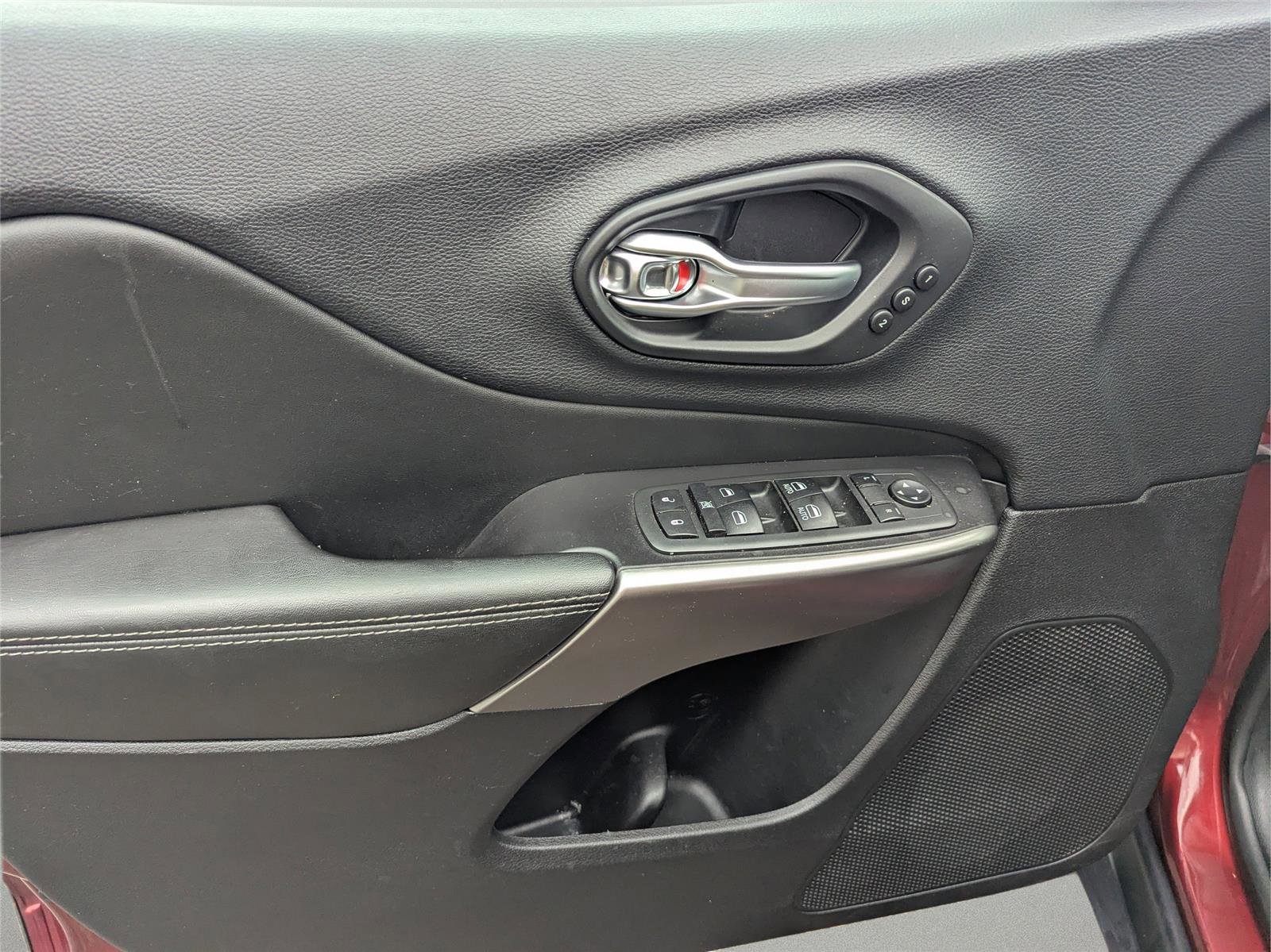 Used 2020 Jeep Cherokee Limited image 20