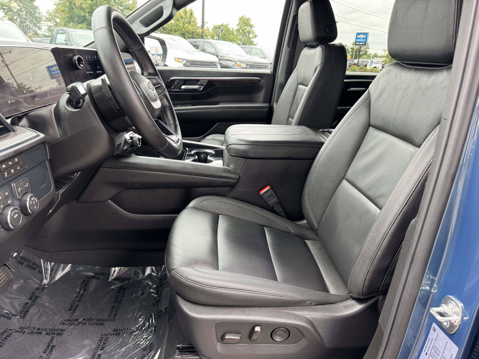 Used 2026 Chevrolet Suburban LT w/ Comfort Package AWD/4WD image 28