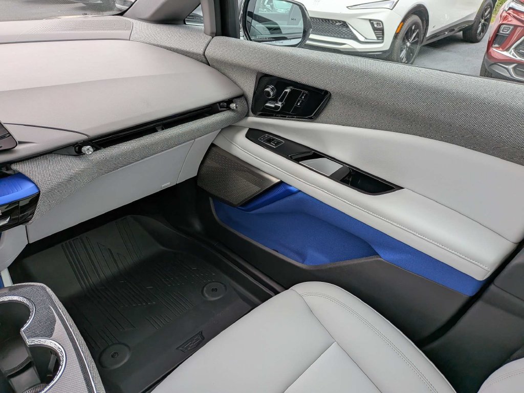 Certified 2027 Cadillac Optiq Luxury RWD image 18