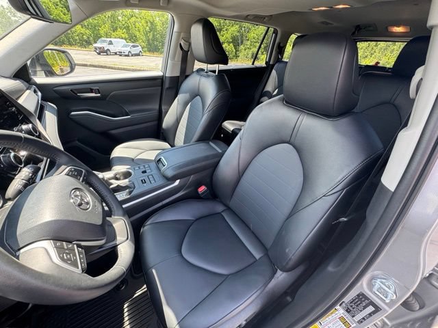 Certified 2025 Toyota Highlander XLE AWD/4WD image 12