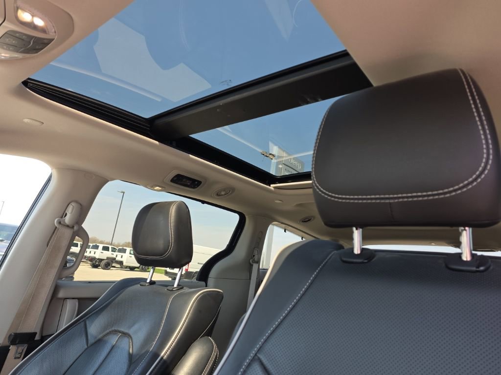 Used 2023 Chrysler Pacifica Limited w/ Uconnect Theater Family Group AWD/4WD image 11