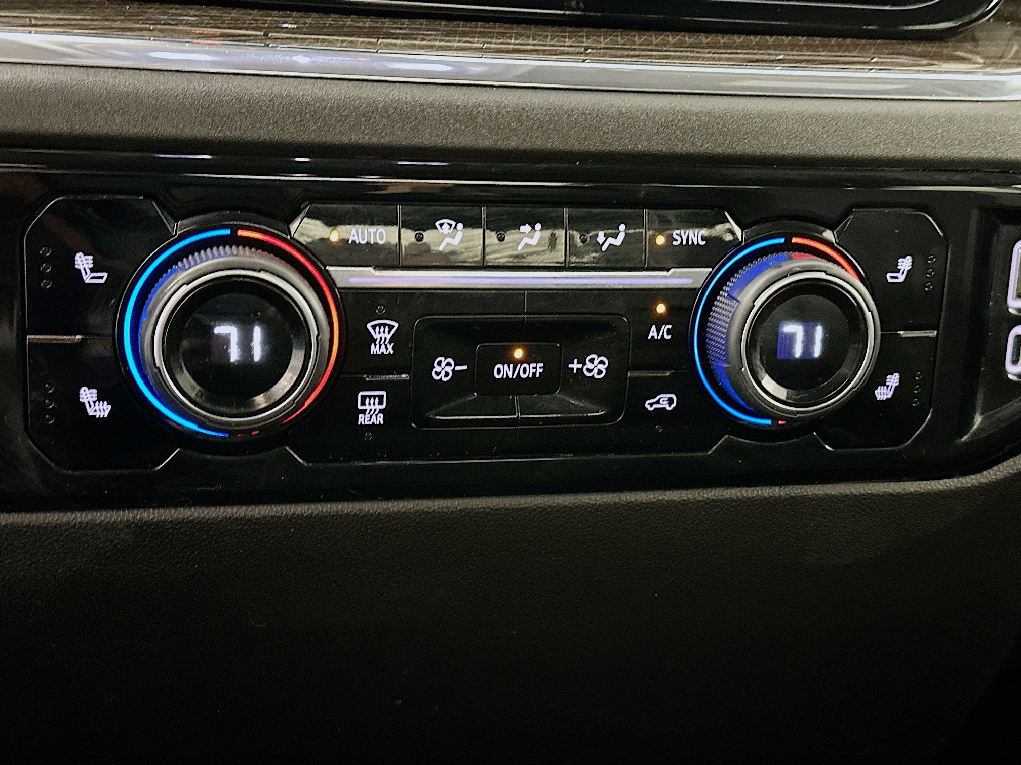 Used 2024 Chevrolet Silverado 1500 LT image 22