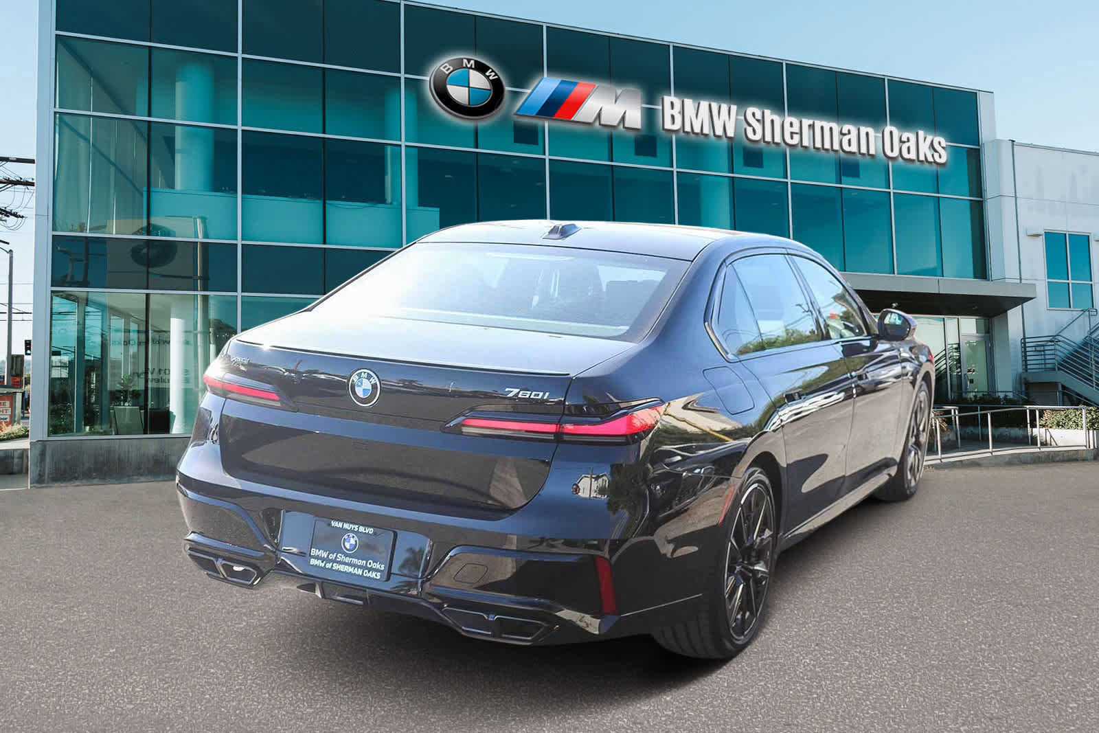 Used 2025 BMW 760i xDrive image 4