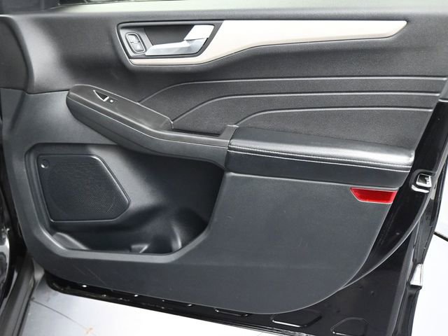 Used 2021 Ford Escape SE image 22