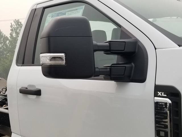 New 2026 Ford F550 4x4 Regular Cab Super Duty image 3