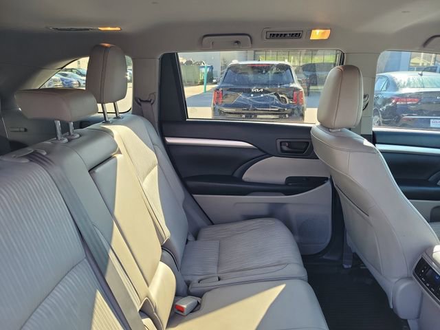 Used 2019 Toyota Highlander Plus AWD/4WD image 32