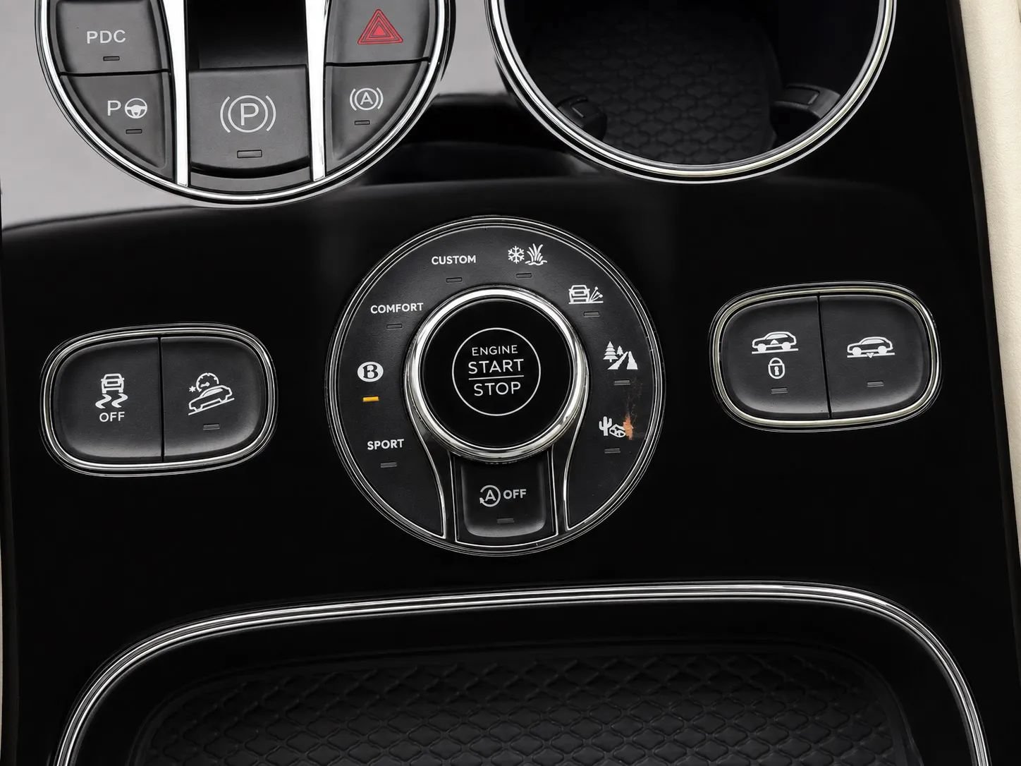 Used 2017 Bentley Bentayga AWD/4WD image 54