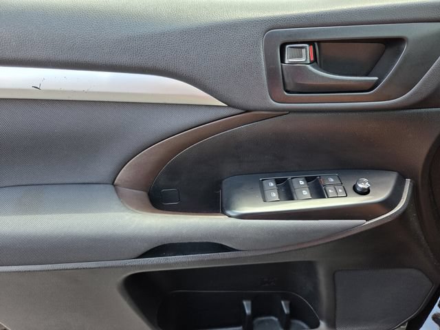 Used 2019 Toyota Highlander LE FWD image 19