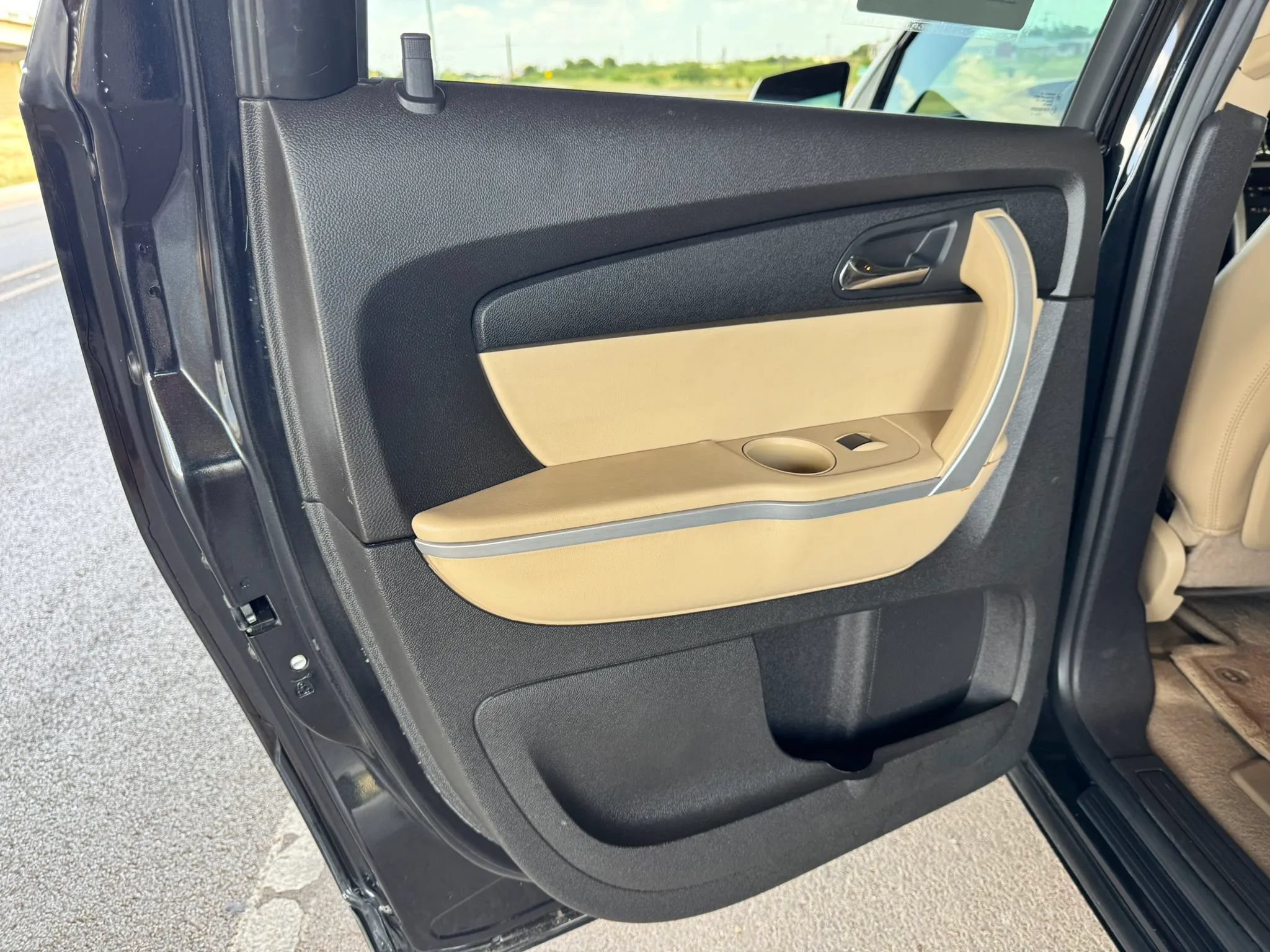 Used 2011 GMC Acadia SLT FWD image 17
