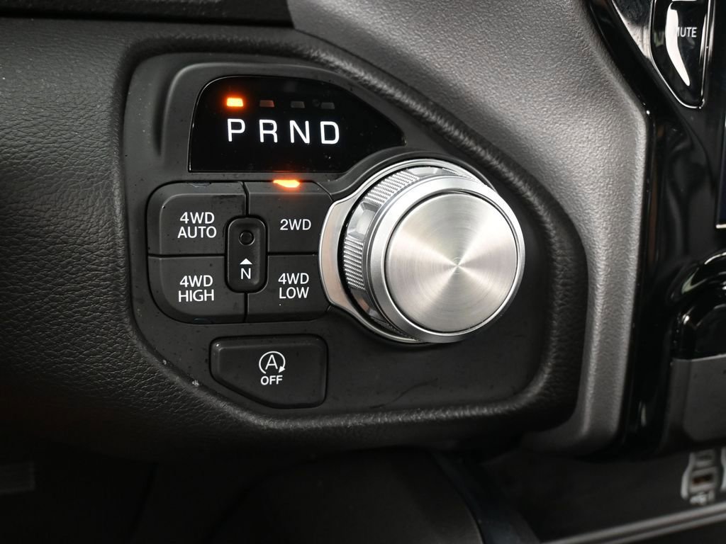 Used 2025 RAM 1500 Laramie image 32