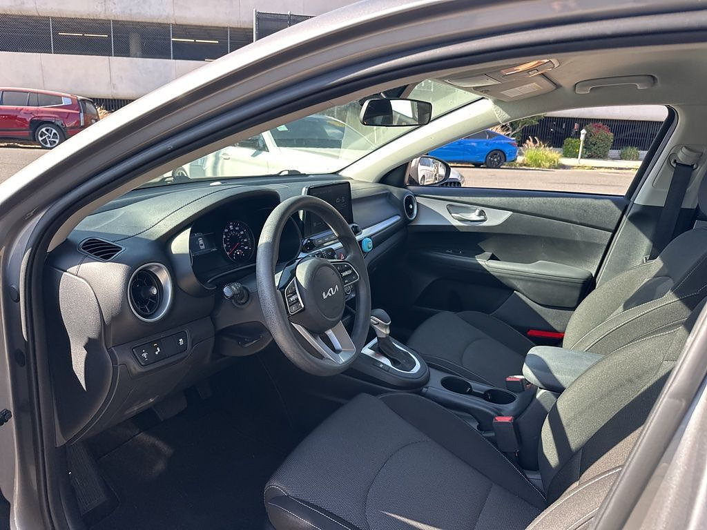 Used 2024 Kia Forte LXS w/ LXS Technology Package FWD image 5