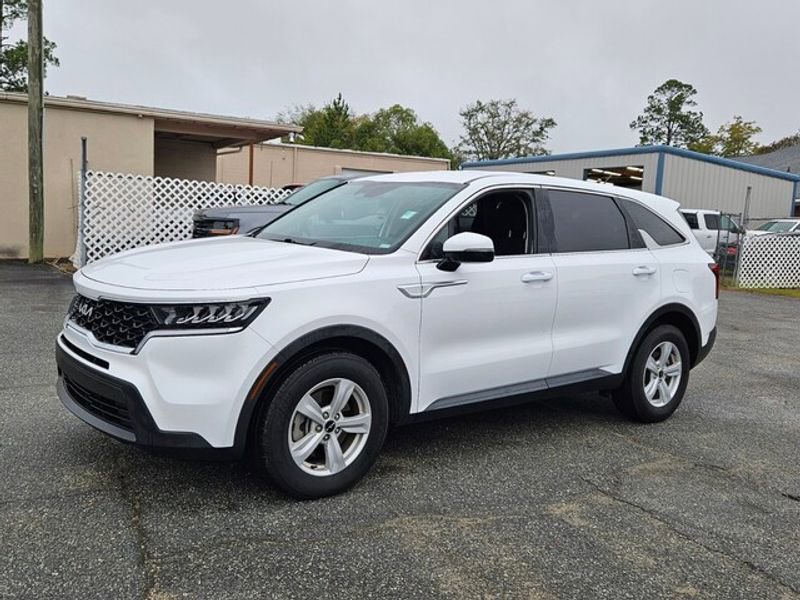 Used 2023 Kia Sorento LX image 4