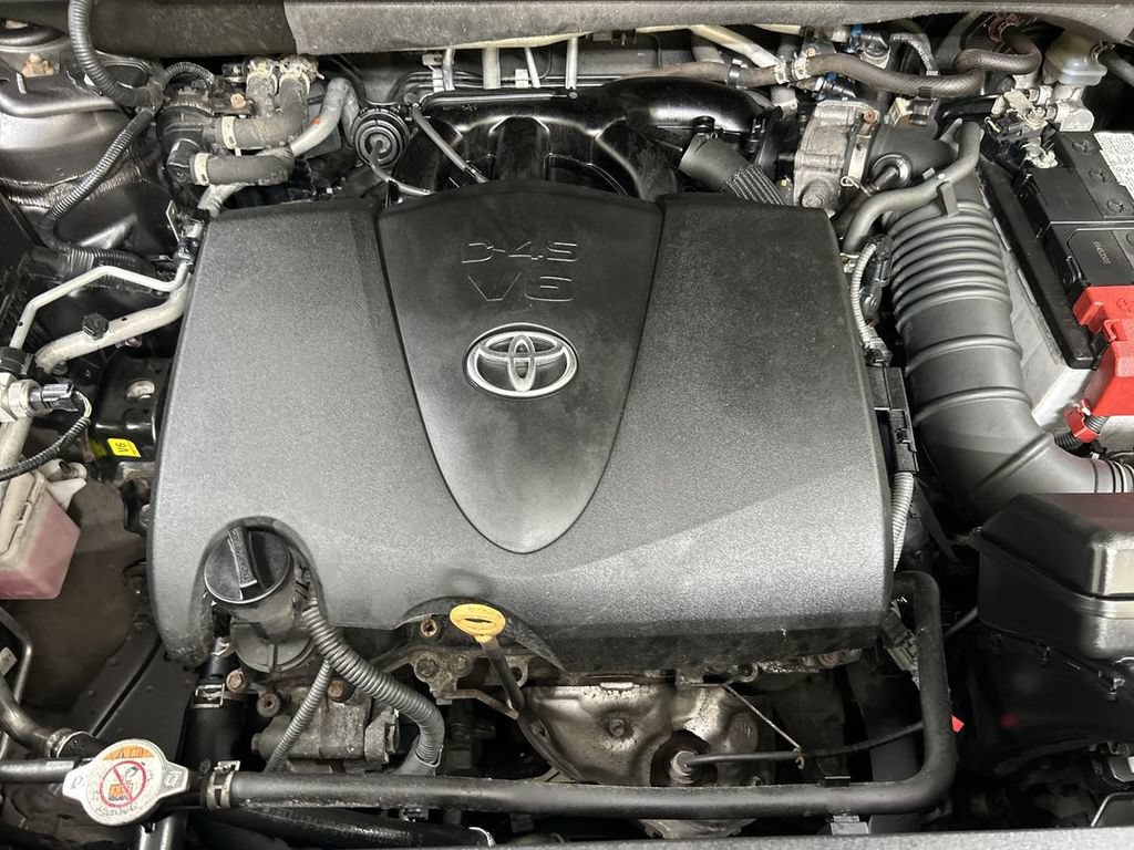 Used 2022 Toyota Highlander XLE AWD/4WD image 25
