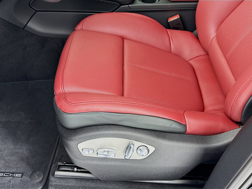 New 2026 Porsche Macan AWD/4WD image 13