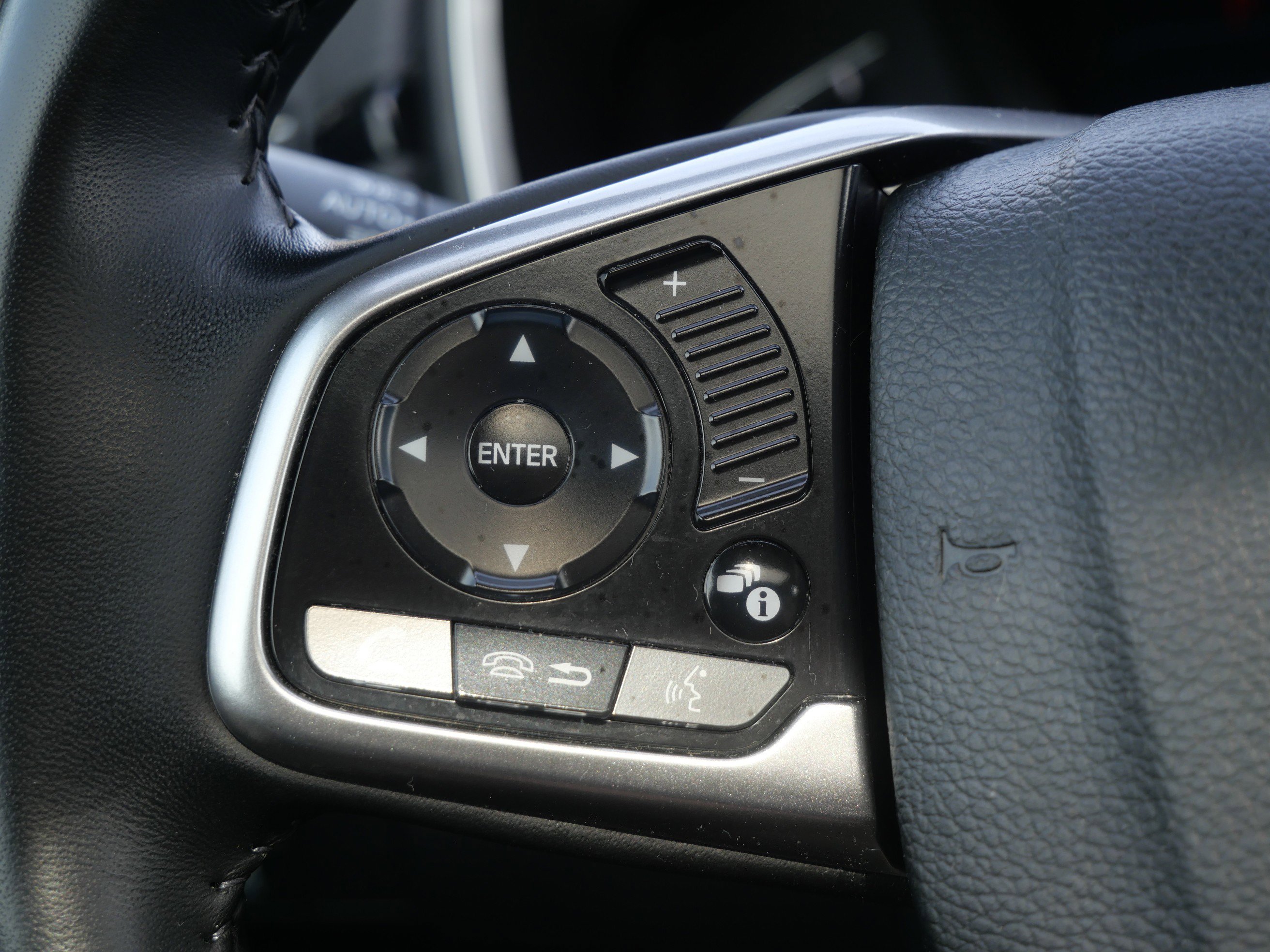 Used 2018 Honda CR-V Touring image 29