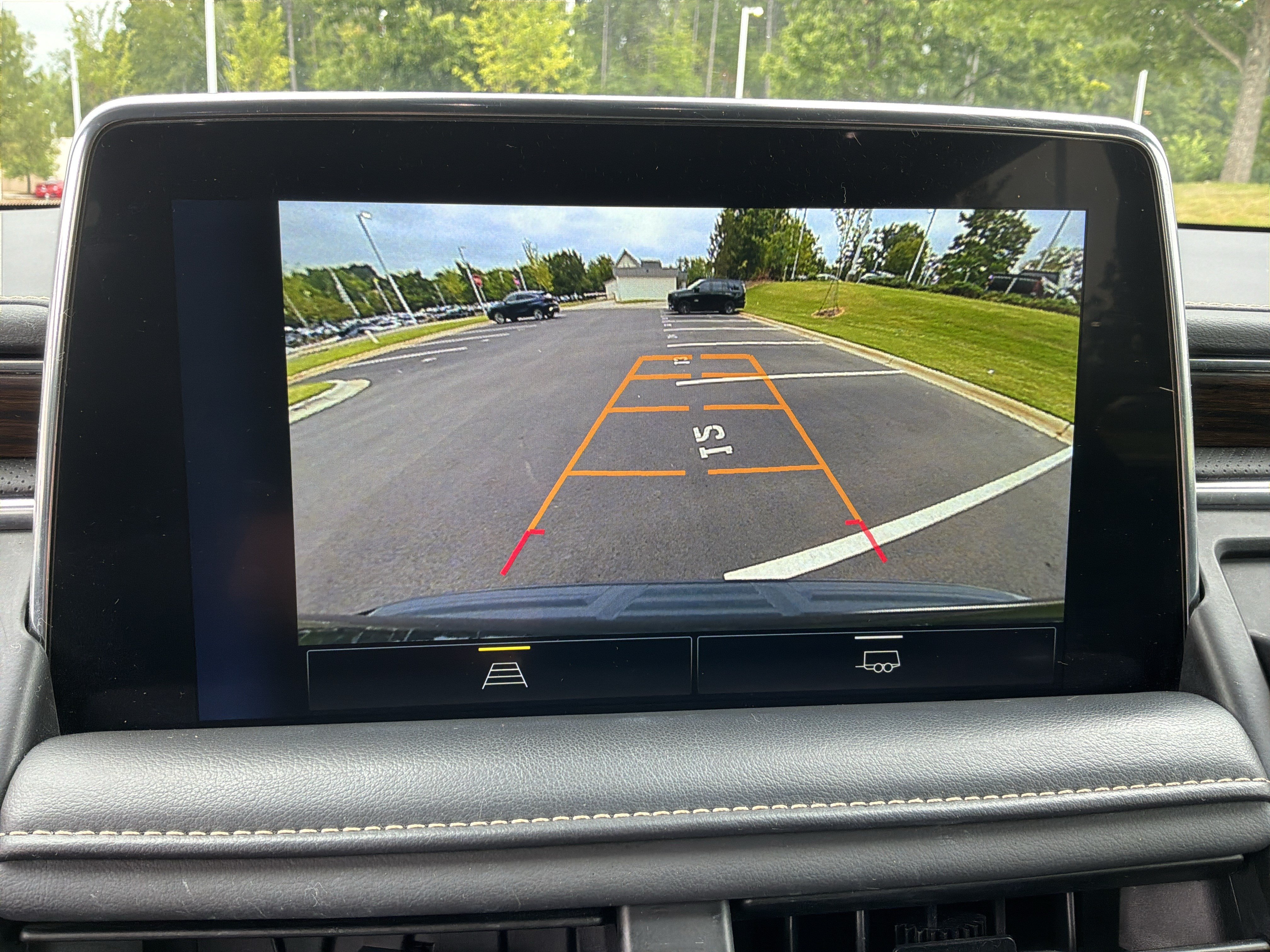 Used 2023 Chevrolet Tahoe Premier AWD/4WD image 25