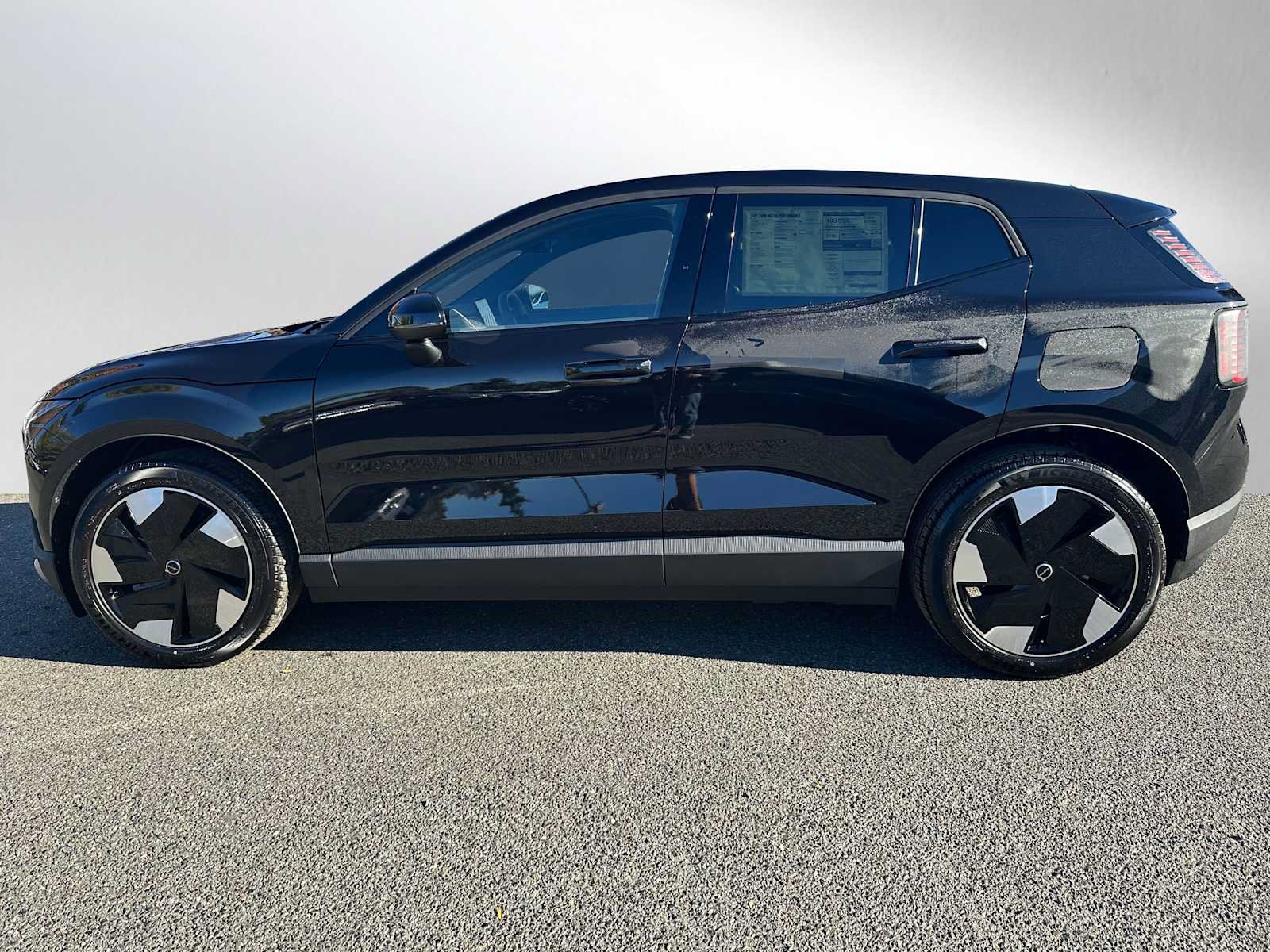 New 2025 Volvo EX30 Plus w/ Protection Package Premier image 6