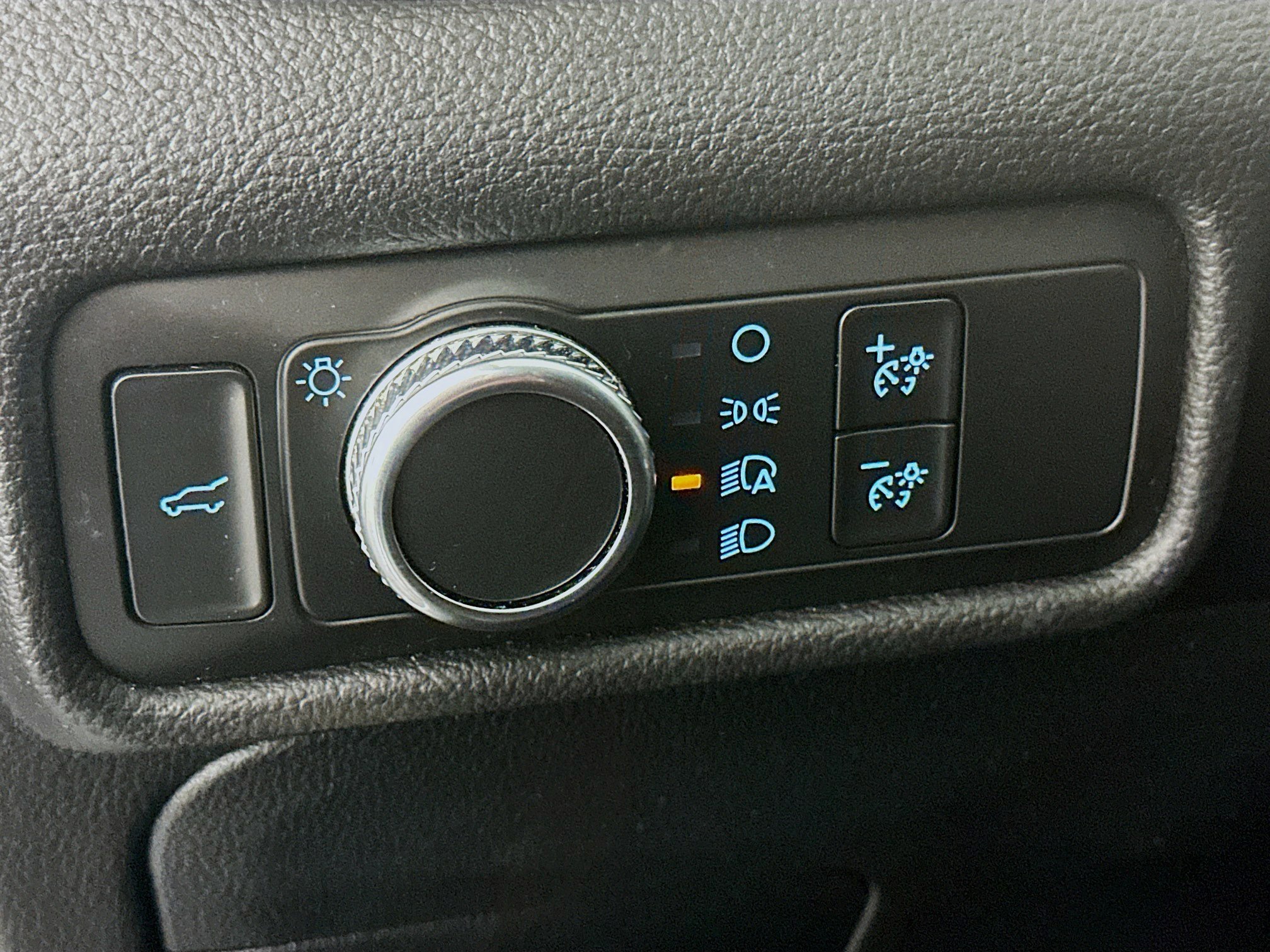 Used 2020 Ford Explorer XLT image 17