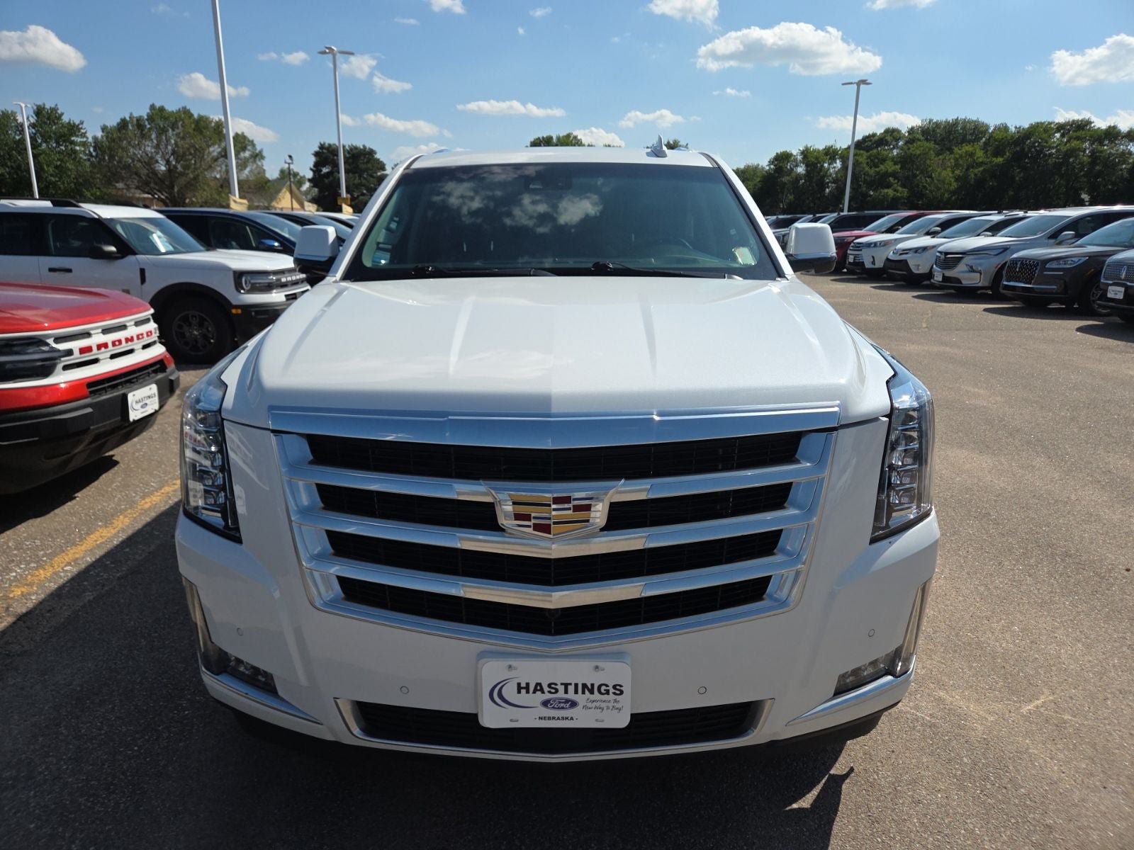 Used 2020 Cadillac Escalade ESV Premium Luxury AWD/4WD image 18