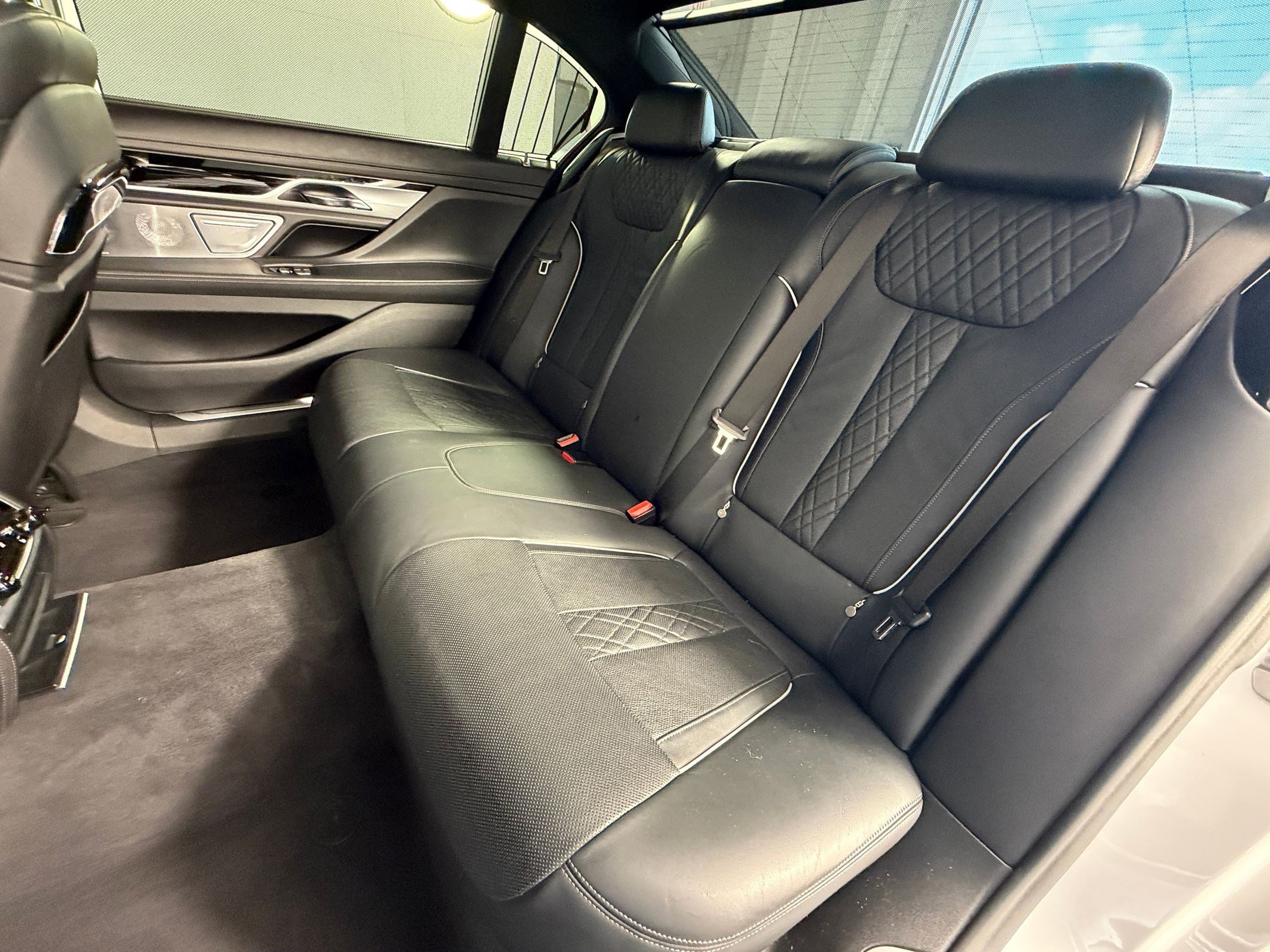 Used 2019 BMW 750i w/ Executive Package image 29