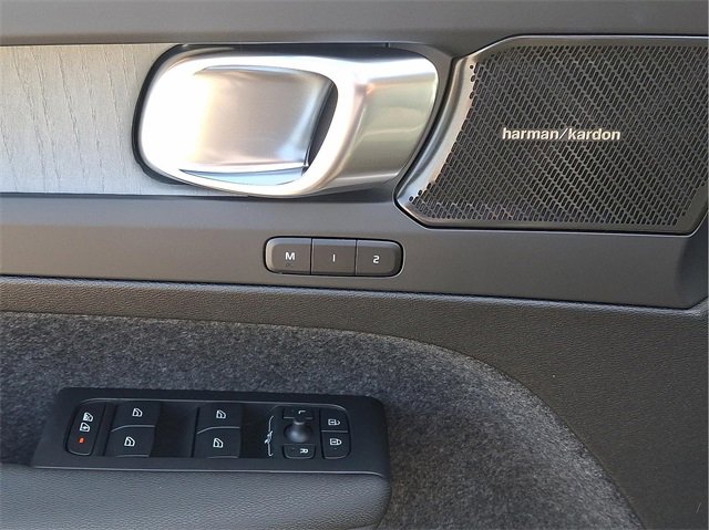 New 2025 Volvo XC40 B5 Ultra w/ Climate Package image 9