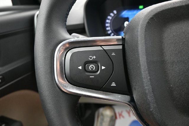Used 2023 Volvo XC40 B5 Plus w/ Protection Package Premier AWD/4WD image 25