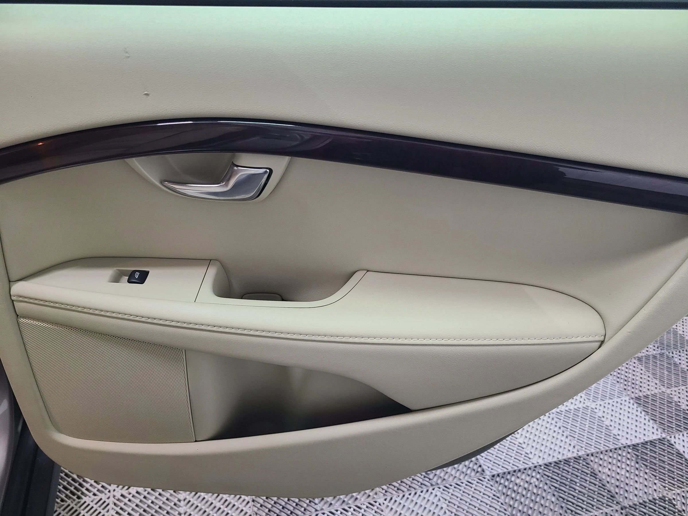 Used 2015 Volvo XC70 T5 Platinum image 38