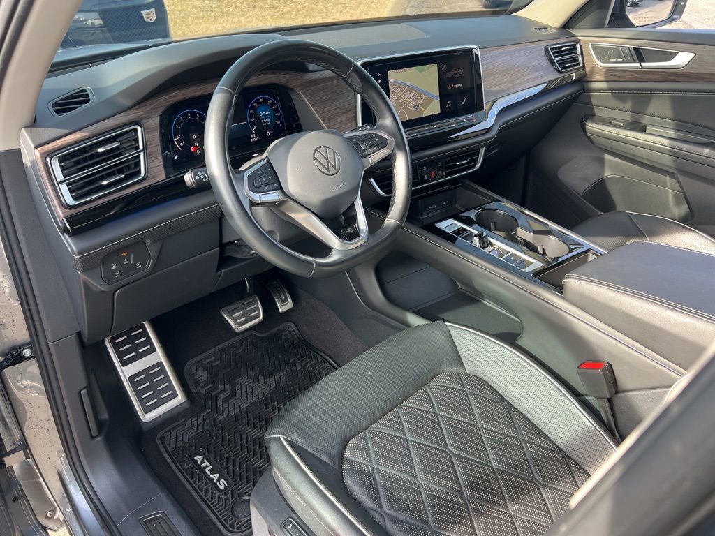 Used 2024 Volkswagen Atlas SEL Premium R-Line image 14
