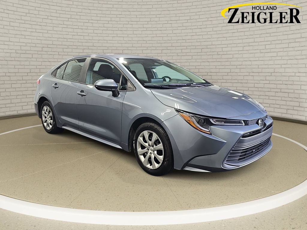 Used 2025 Toyota Corolla LE FWD image 3