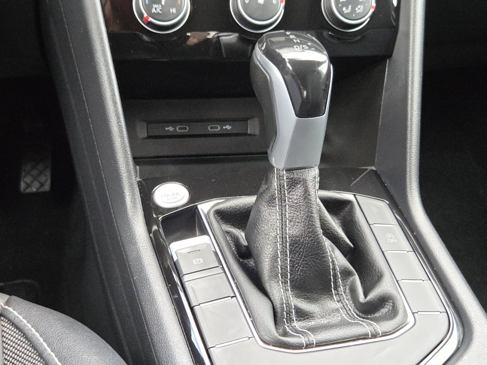 Used 2023 Volkswagen Taos SE w/ Black Wheel Package FWD image 30