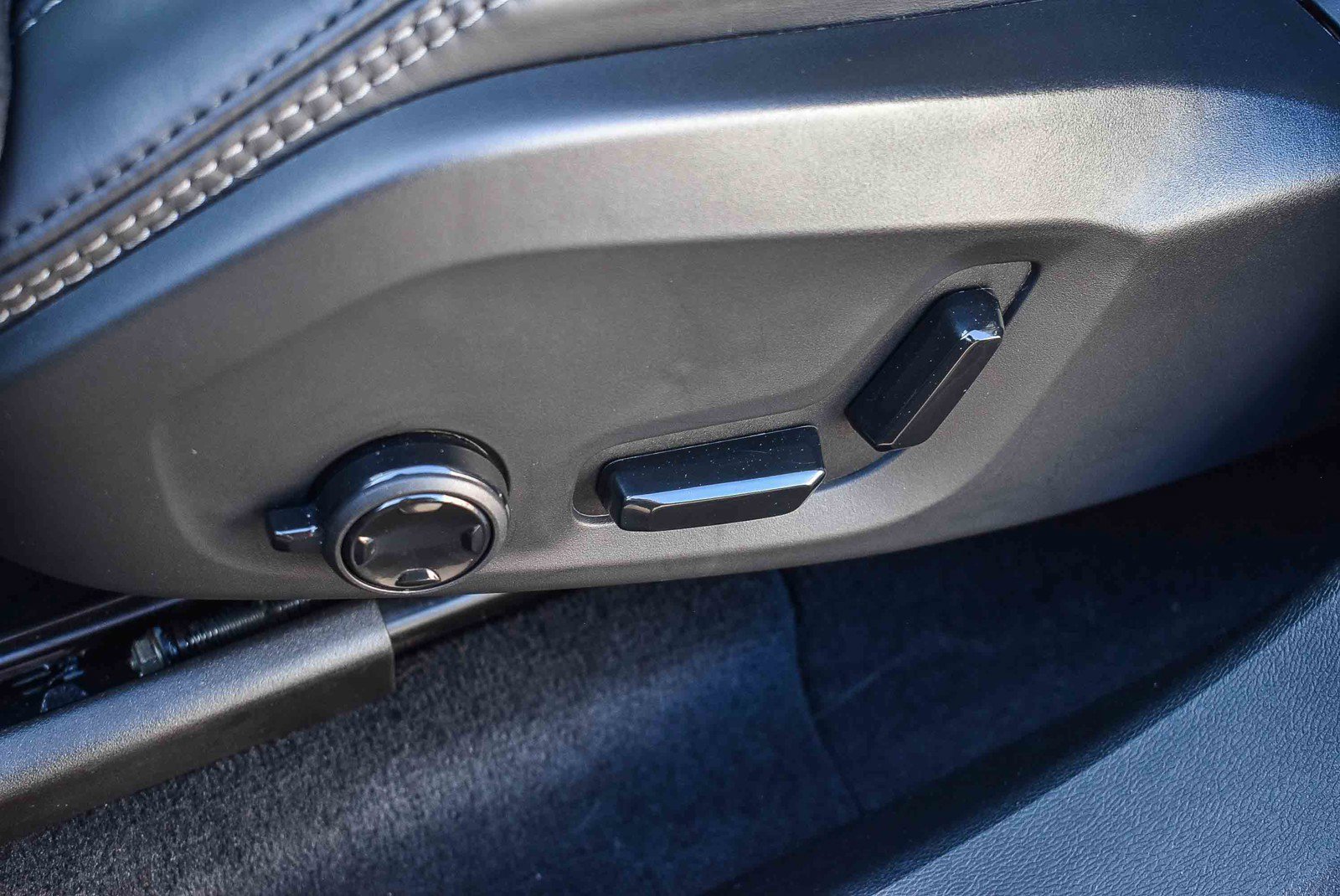 Used 2024 Volvo XC60 B5 Ultimate w/ Protection Package Premier image 21